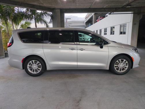 2026 Chrysler Pacifica L
