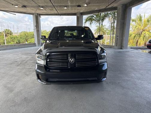 Brilliant Black Crystal Pearlcoat 2017 RAM 1500 Sport