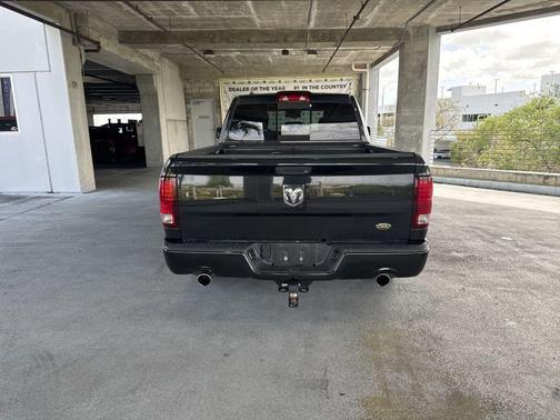 Brilliant Black Crystal Pearlcoat 2017 RAM 1500 Sport