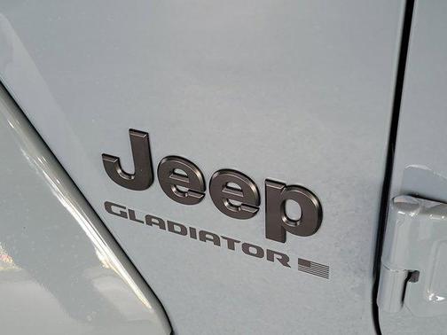 Anvil Clearcoat 2026 Jeep Gladiator Willys 4x4