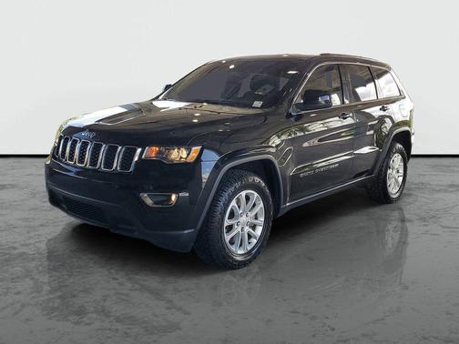 Diamond Black Crystal Pearlcoat 2022 Jeep Grand Cherokee Laredo