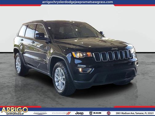 Diamond Black Crystal Pearlcoat 2022 Jeep Grand Cherokee Laredo