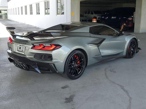 Hypersonic Gray Metallic 2023 Chevrolet Corvette Z06