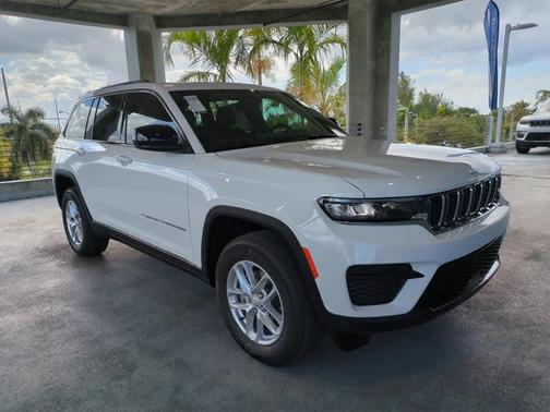 2025 Jeep Grand Cherokee Laredo