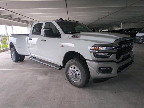 2025 RAM 3500 Tradesman Crew Cab 4x4 8' Box