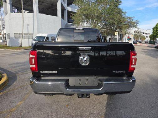 2020 RAM 2500 Laramie Crew Cab 4X4 6'4' Box
