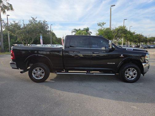 2020 RAM 2500 Laramie Crew Cab 4X4 6'4' Box