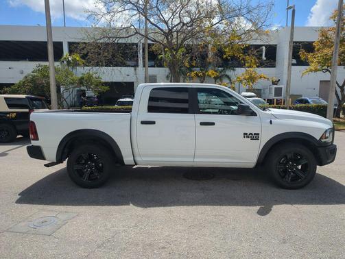 2024 RAM 1500 Classic Warlock Crew Cab 4x2 5'7' Box