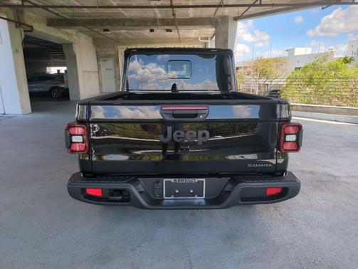 Black Clearcoat 2026 Jeep Gladiator Sahara 4x4