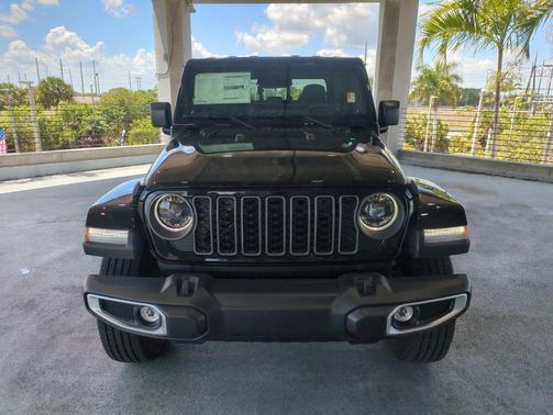 Black Clearcoat 2026 Jeep Gladiator Sahara 4x4
