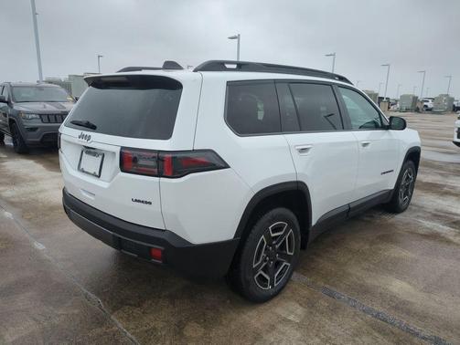 2026 Jeep Cherokee Laredo 4x4