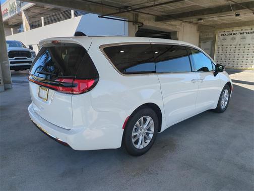 2026 Chrysler Pacifica L