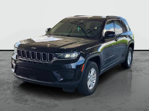 Diamond Black Crystal Pearlcoat 2023 Jeep Grand Cherokee Laredo