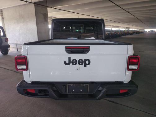 Bright White Clearcoat 2026 Jeep Gladiator Sport S