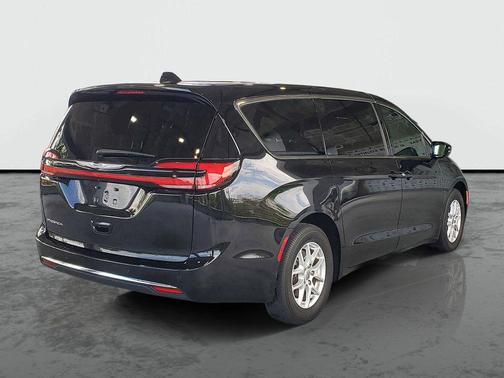 Diamond Black 2025 Chrysler Pacifica L