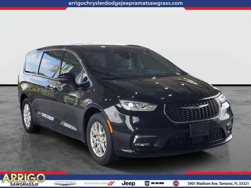 Diamond Black 2025 Chrysler Pacifica L