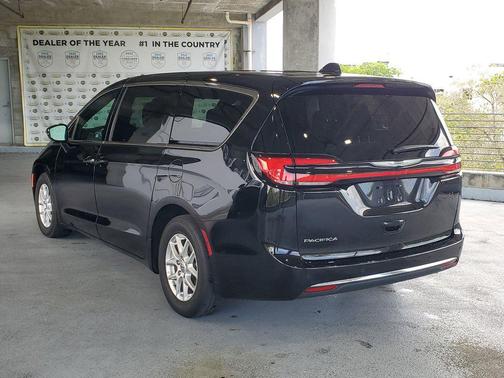 Diamond Black 2025 Chrysler Pacifica L