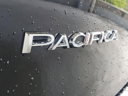 Diamond Black 2025 Chrysler Pacifica L