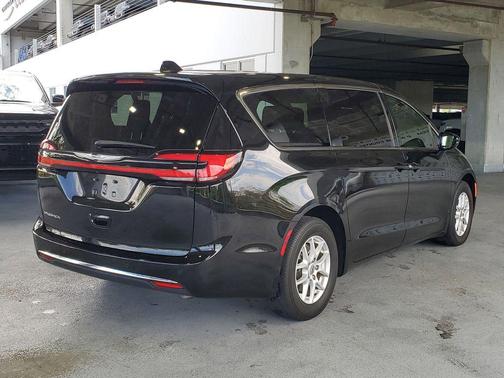 Diamond Black 2025 Chrysler Pacifica L