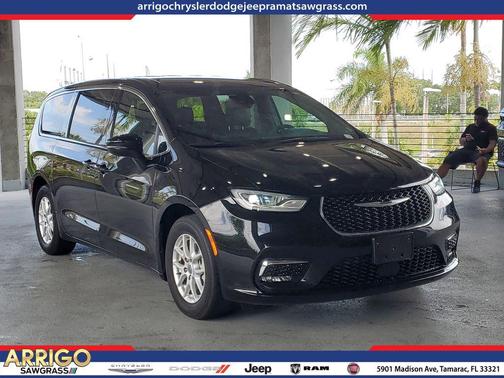 Diamond Black 2025 Chrysler Pacifica L