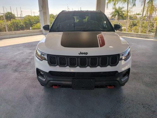 Bright White Clearcoat 2023 Jeep Compass Trailhawk