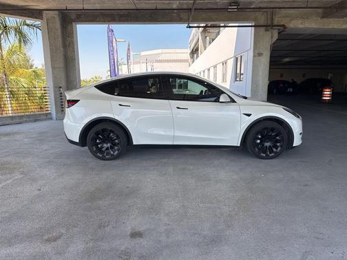 Pearl White Multi-Coat 2021 Tesla Model Y Long Range Dual Motor All-Wheel Drive