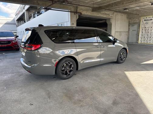 2023 Chrysler Pacifica Hybrid Limited