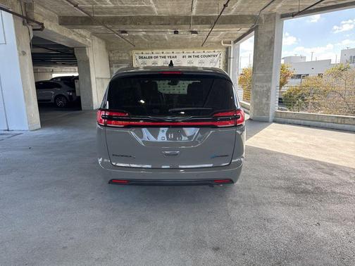 2023 Chrysler Pacifica Hybrid Limited