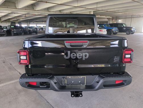 2026 Jeep Gladiator Willys 4x4