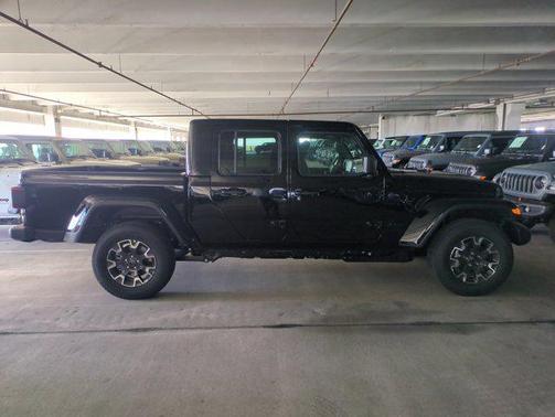 2026 Jeep Gladiator Sahara 4x4