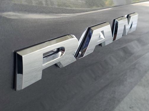 Granite Crystal Metallic Clearcoat 2026 RAM 1500 Big Horn/Lone Star