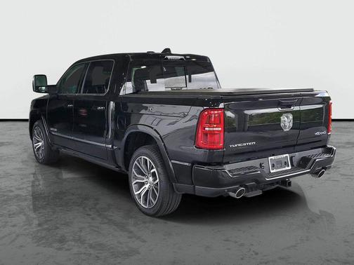Diamond Black Crystal Pearlcoat 2026 RAM 1500 ST
