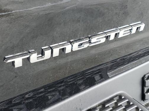 Diamond Black Crystal Pearlcoat 2026 RAM 1500 ST