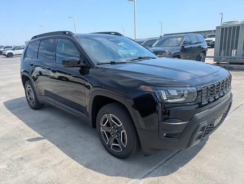 Diamond Black Crystal Pearlcoat 2026 Jeep Cherokee Laredo 4x4