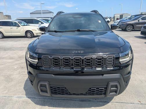 Diamond Black Crystal Pearlcoat 2026 Jeep Cherokee Laredo 4x4