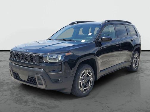 Diamond Black Crystal Pearlcoat 2026 Jeep Cherokee Laredo 4x4