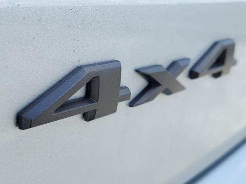 Silver Zynith Metallic Clearcoat 2026 Jeep Compass Latitude