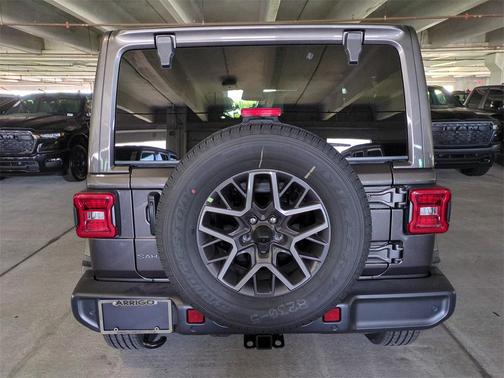 2025 Jeep Wrangler 4-Door Sahara 4x4