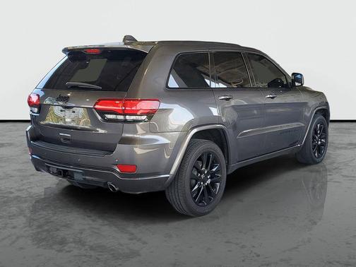 Granite Crystal Metallic Clearcoat 2019 Jeep Grand Cherokee Altitude