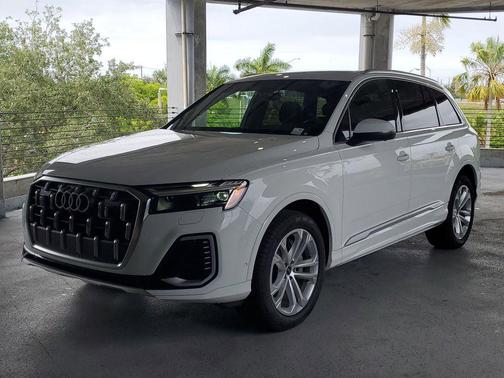 Carrara White 2025 Audi Q7 55 Premium Plus