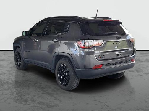 Granite Crystal Metallic Clearcoat 2023 Jeep Compass Latitude