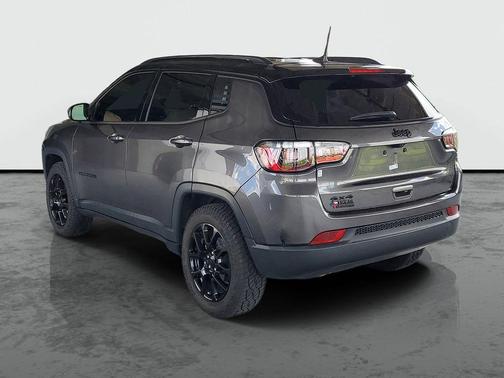 Granite Crystal Metallic Clearcoat 2023 Jeep Compass Latitude