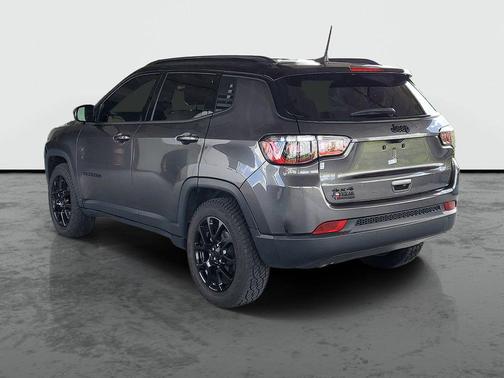 Granite Crystal Metallic Clearcoat 2023 Jeep Compass Latitude