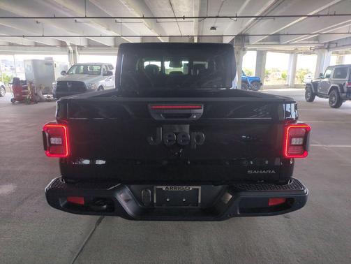 2026 Jeep Gladiator Sahara 4x4