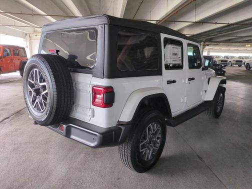 2025 Jeep Wrangler 4-Door Sahara 4x4