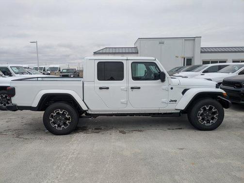 Bright White Clearcoat 2026 Jeep Gladiator Sahara 4x4