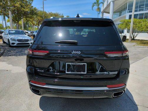 2023 Jeep Grand Cherokee Summit