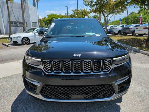2023 Jeep Grand Cherokee Summit