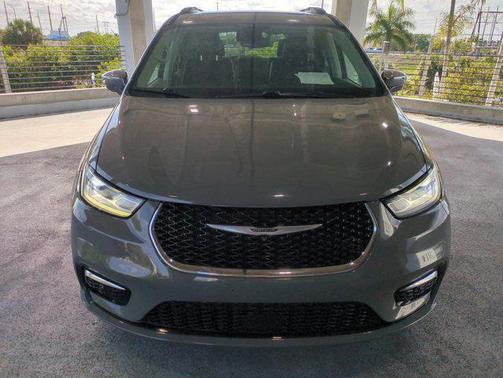 Ceramic Gray Clearcoat 2022 Chrysler Pacifica Limited