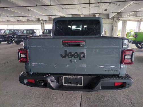 2025 Jeep Gladiator High Tide